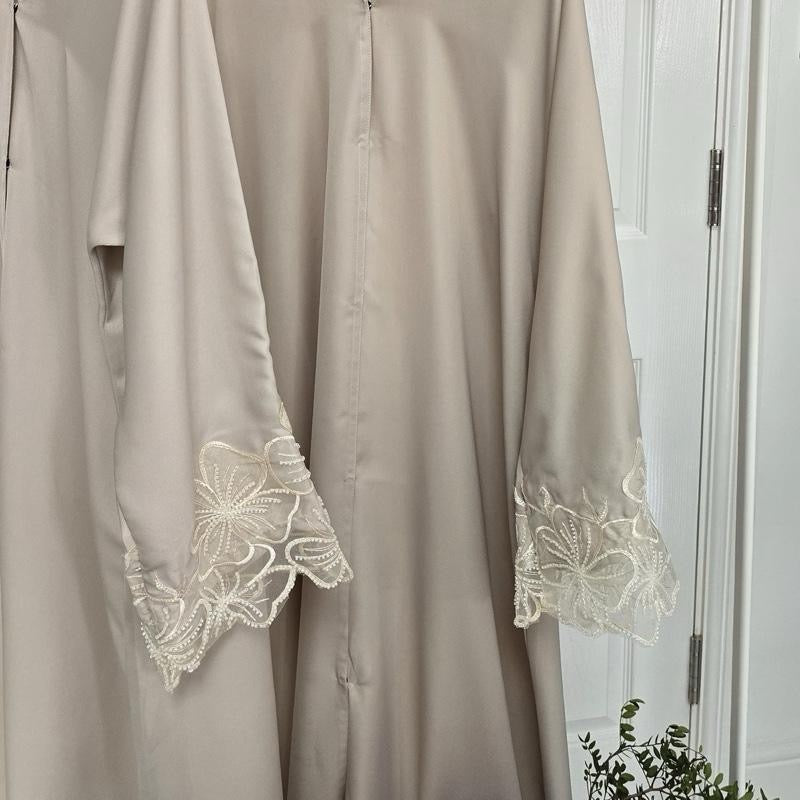 Rūh Abaya - Elegant Open Style with Buttons